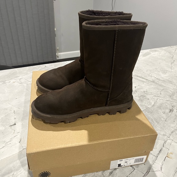 UGG Classic Short II Women’s Brown Boot - Size 9 - Picture 8 of 8